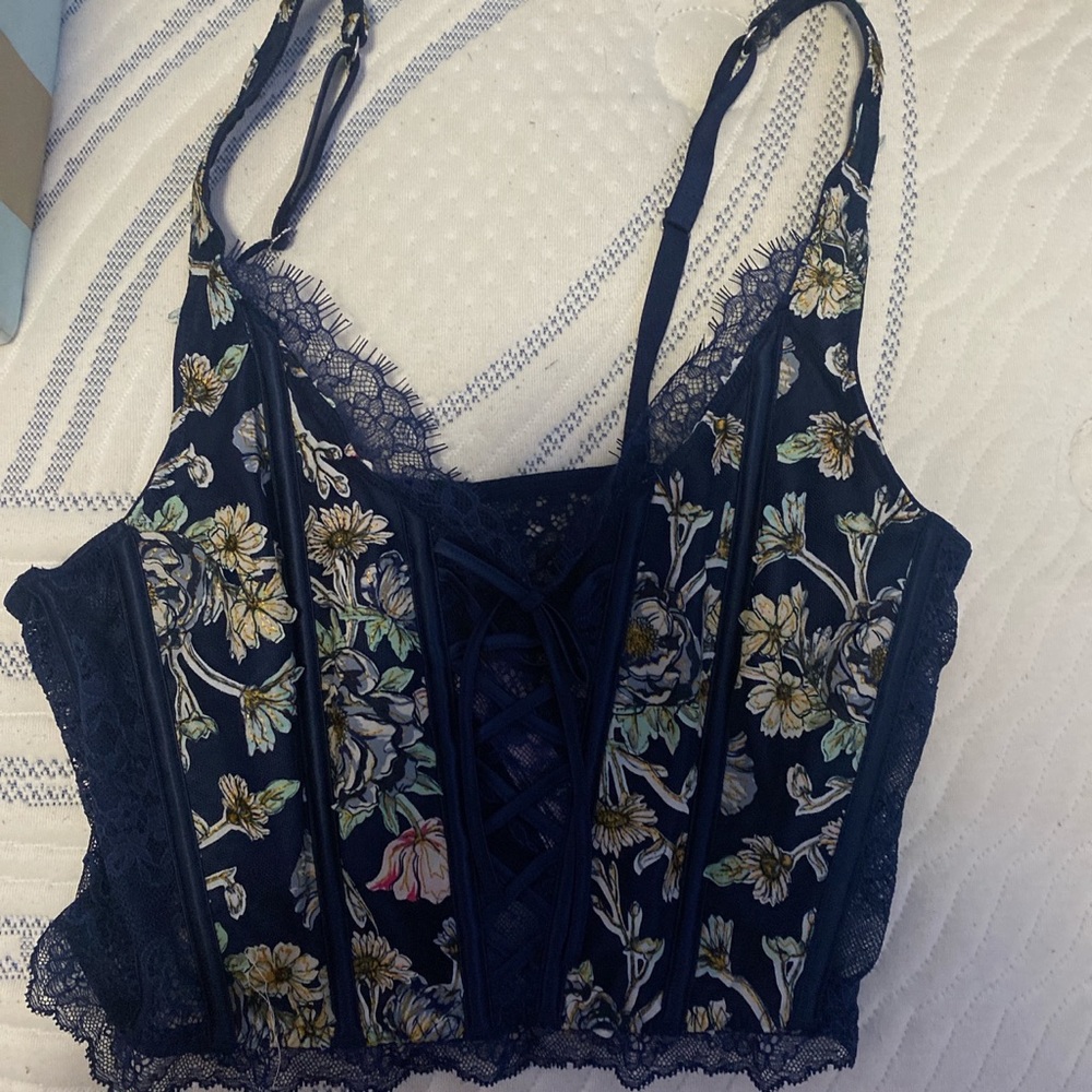 Victoria’s secret Blue corset top. Selling only because it’s a little big on me.